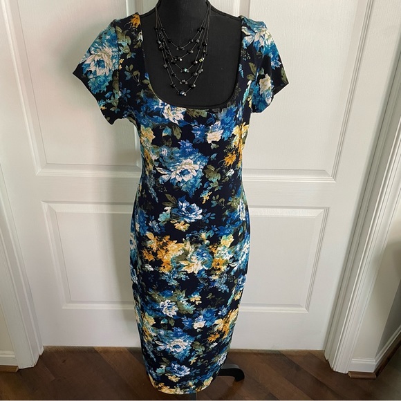 Dress by Status Array - Picture 2 of 3